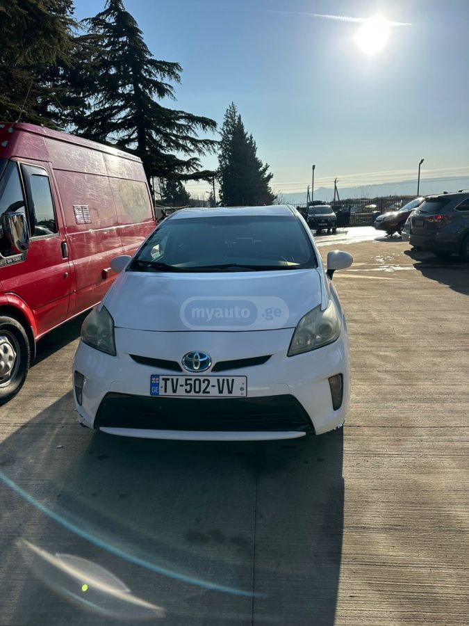 Toyota Prius 2015 — photo 2