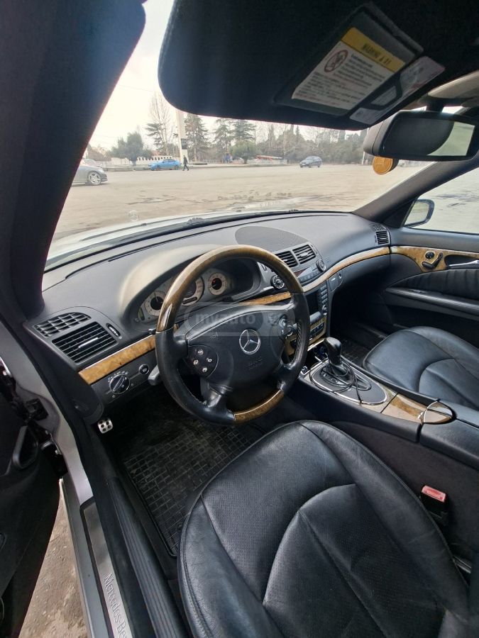 Mercedes-Benz E 55 2005 — photo 2