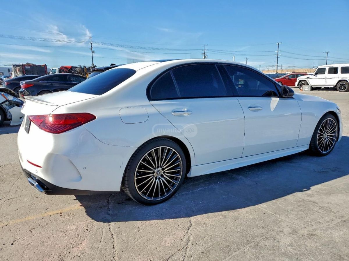 Mercedes-Benz C 300 2025 — photo 2