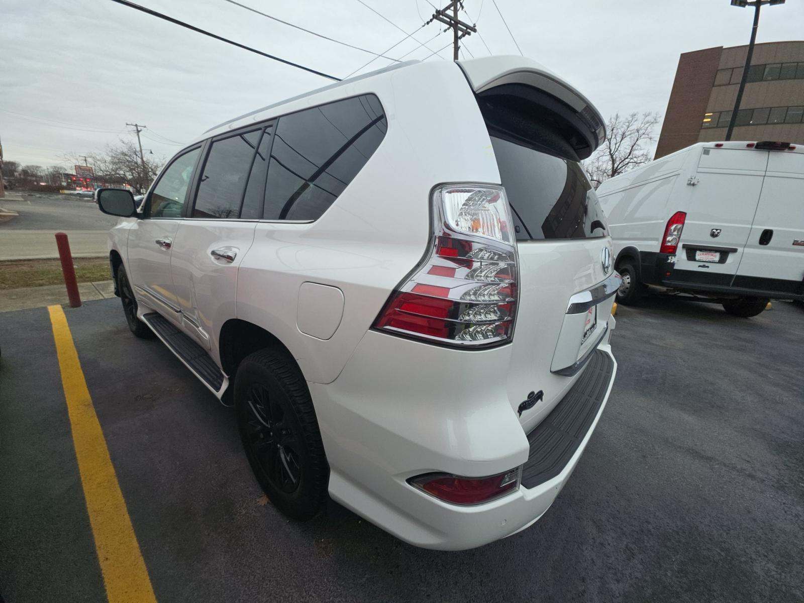 Lexus GX 460 2018 — photo 2