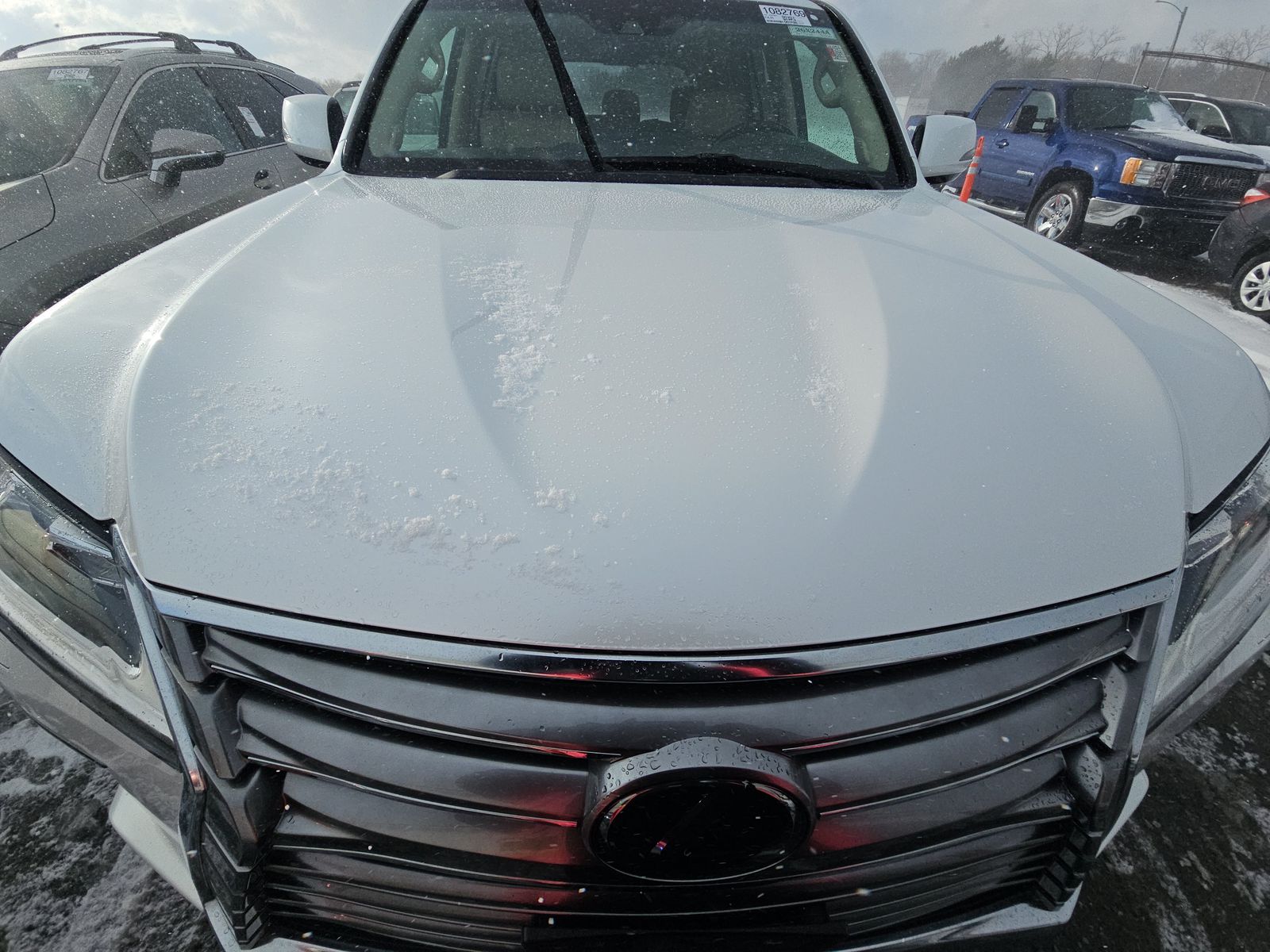 Lexus LX 570 2018 — photo 2