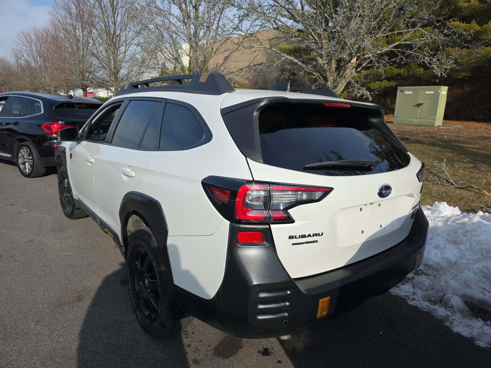 Subaru Outback 2022 — photo 2