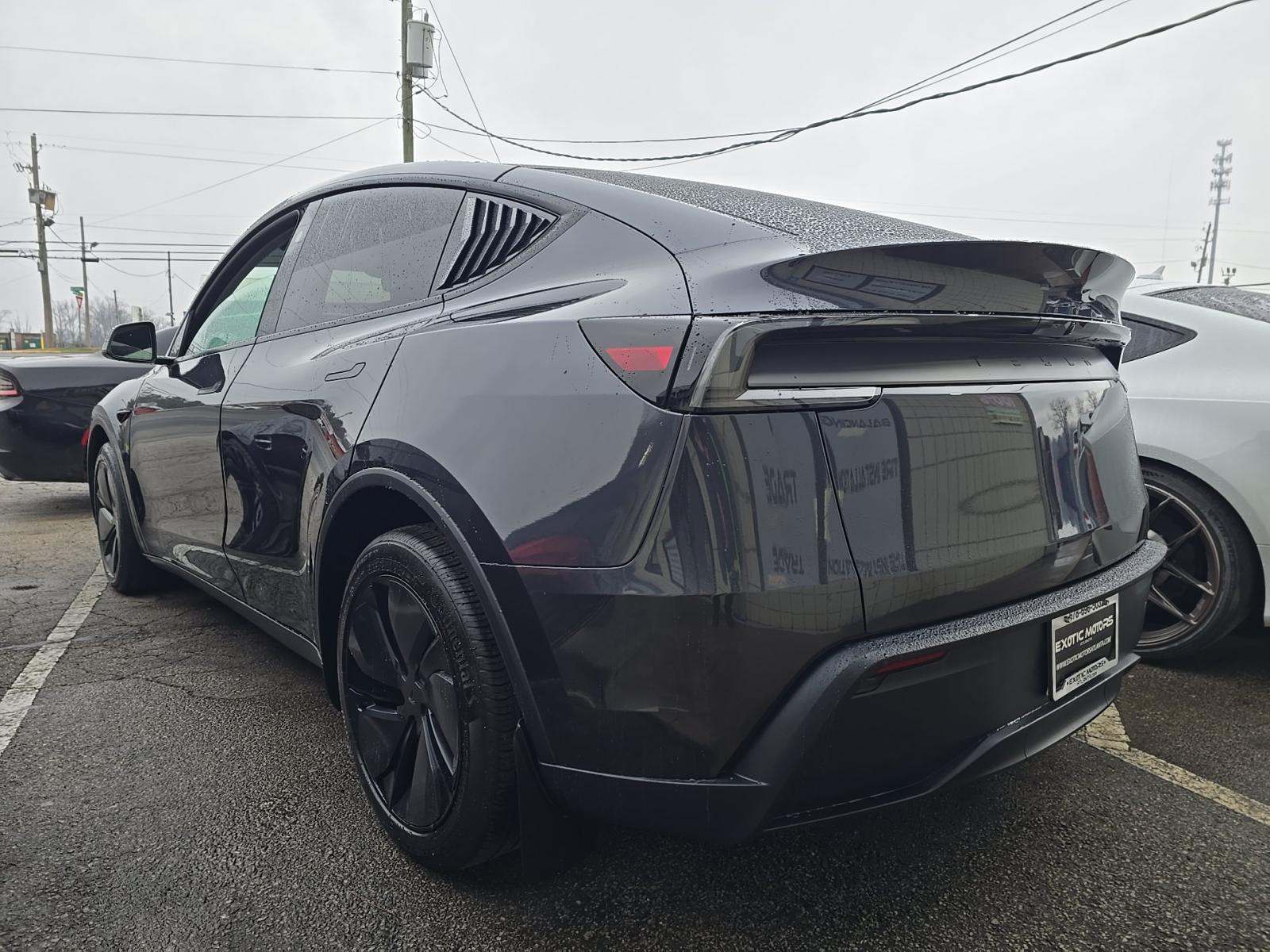 Tesla Model Y 2026 — photo 2