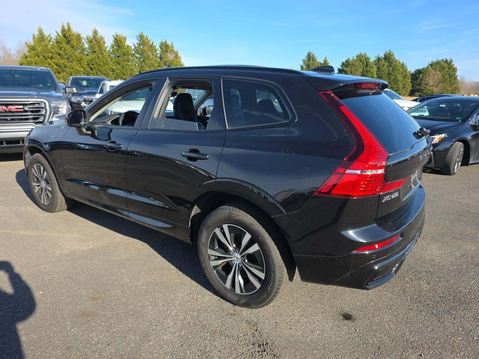 Volvo XC60 2024 — photo 2