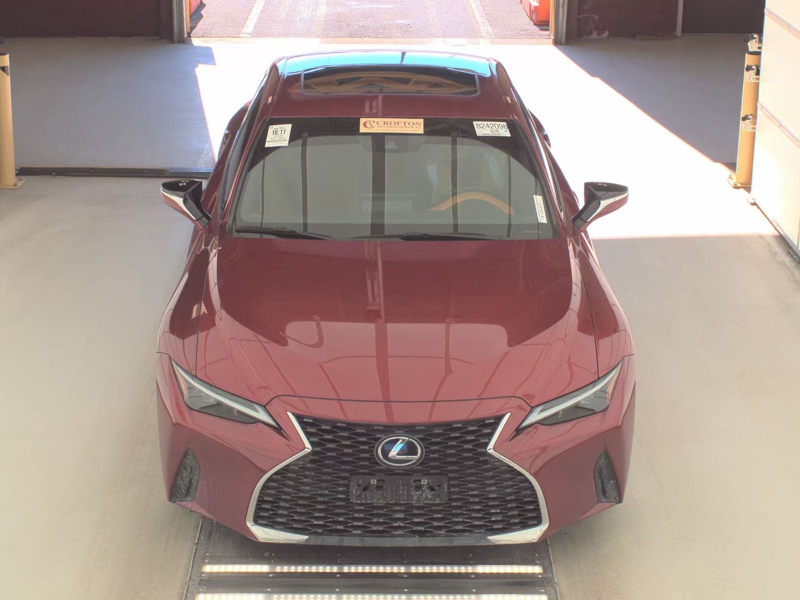 Lexus IS 300 2023 — photo 2