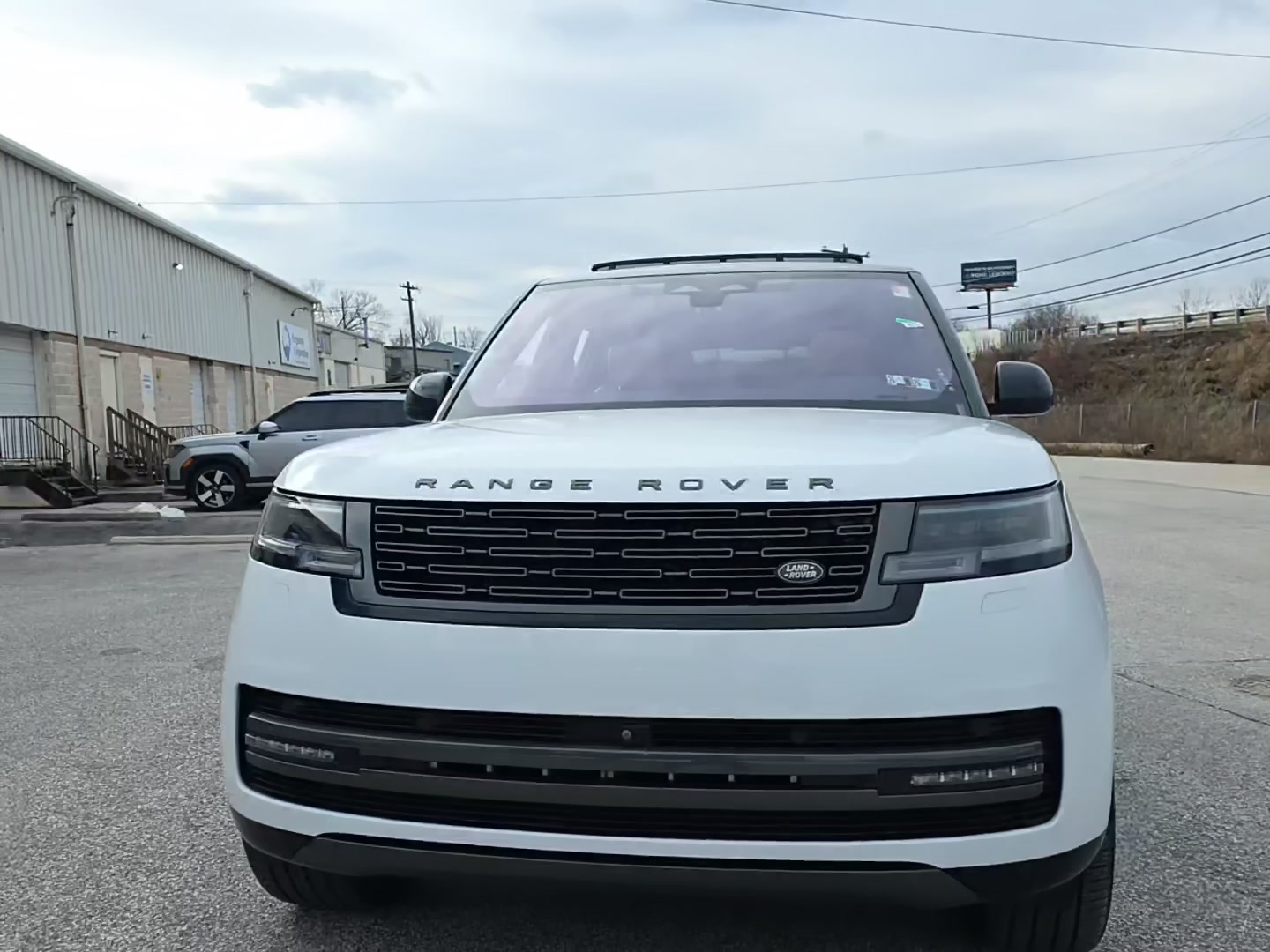 Land Rover Range Rover 2023 — photo 2