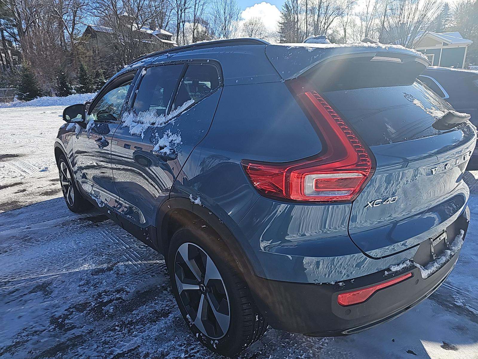 Volvo XC40 2024 — photo 2