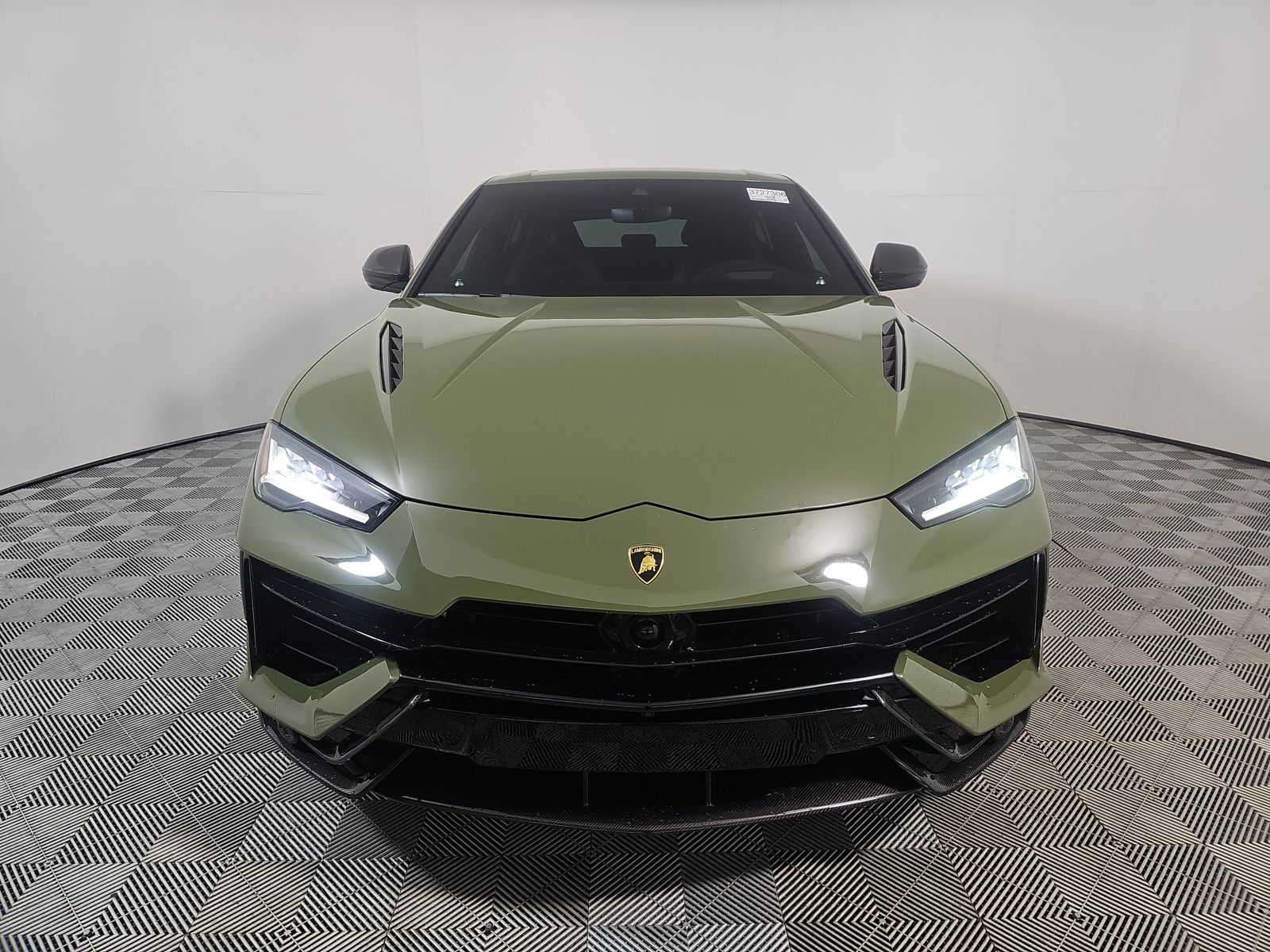 Lamborghini Urus 2024 — photo 2