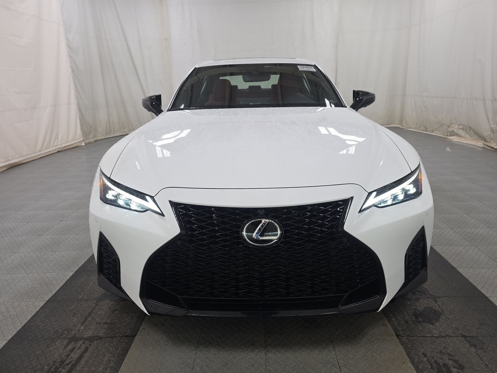 Lexus IS 350 2025 — photo 2