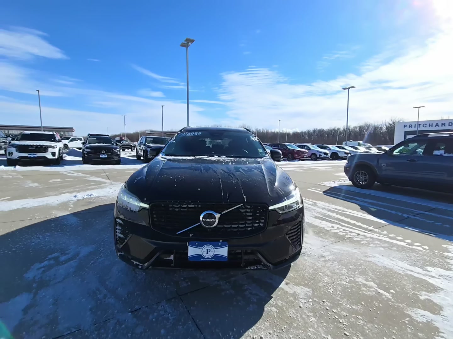 Volvo XC 60 2025 — photo 2