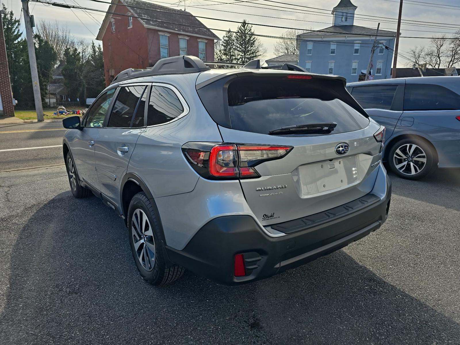 Subaru Outback 2022 — photo 2