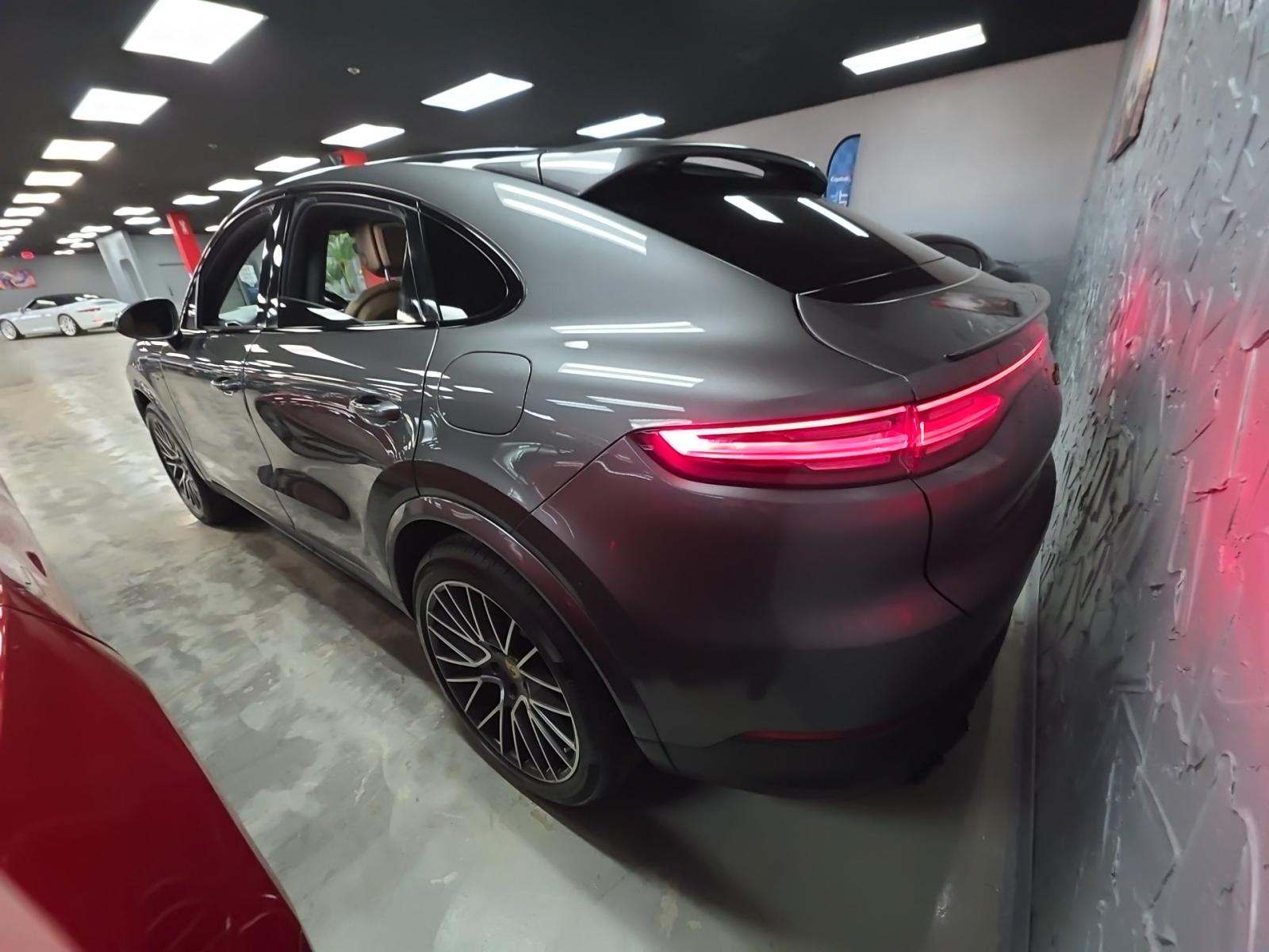 Porsche Cayenne 2021 — photo 2