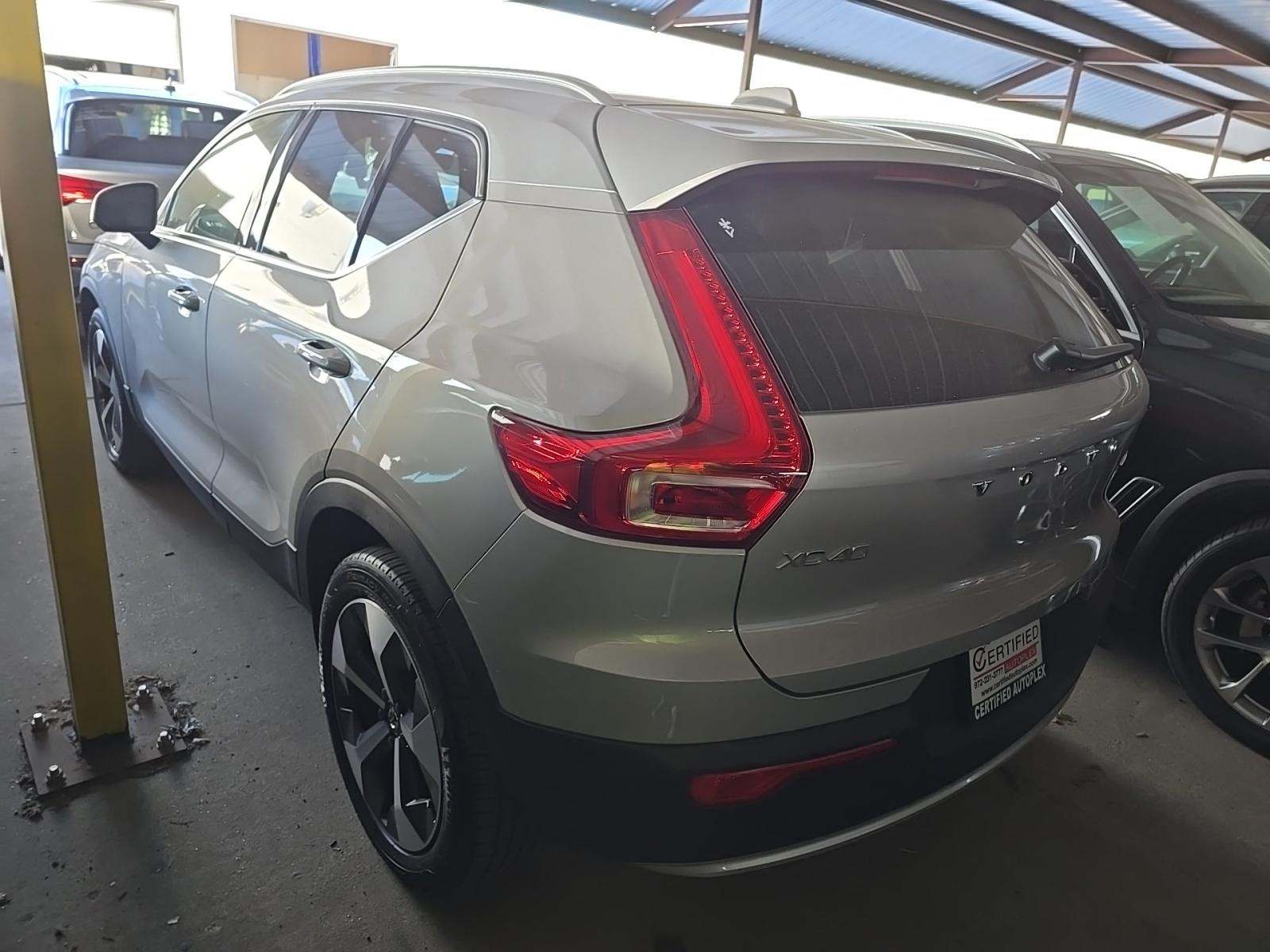 Volvo XC40 2025 — photo 2