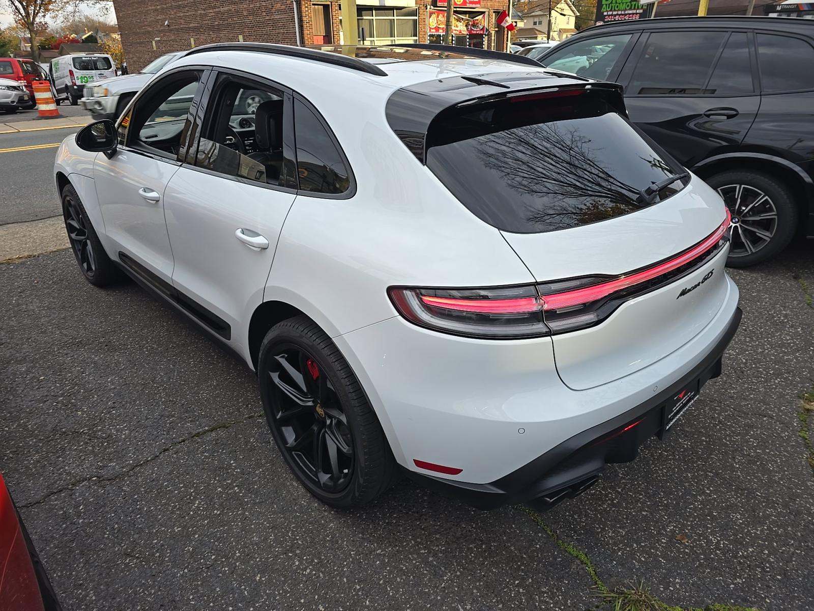Porsche Macan 2023 — photo 2