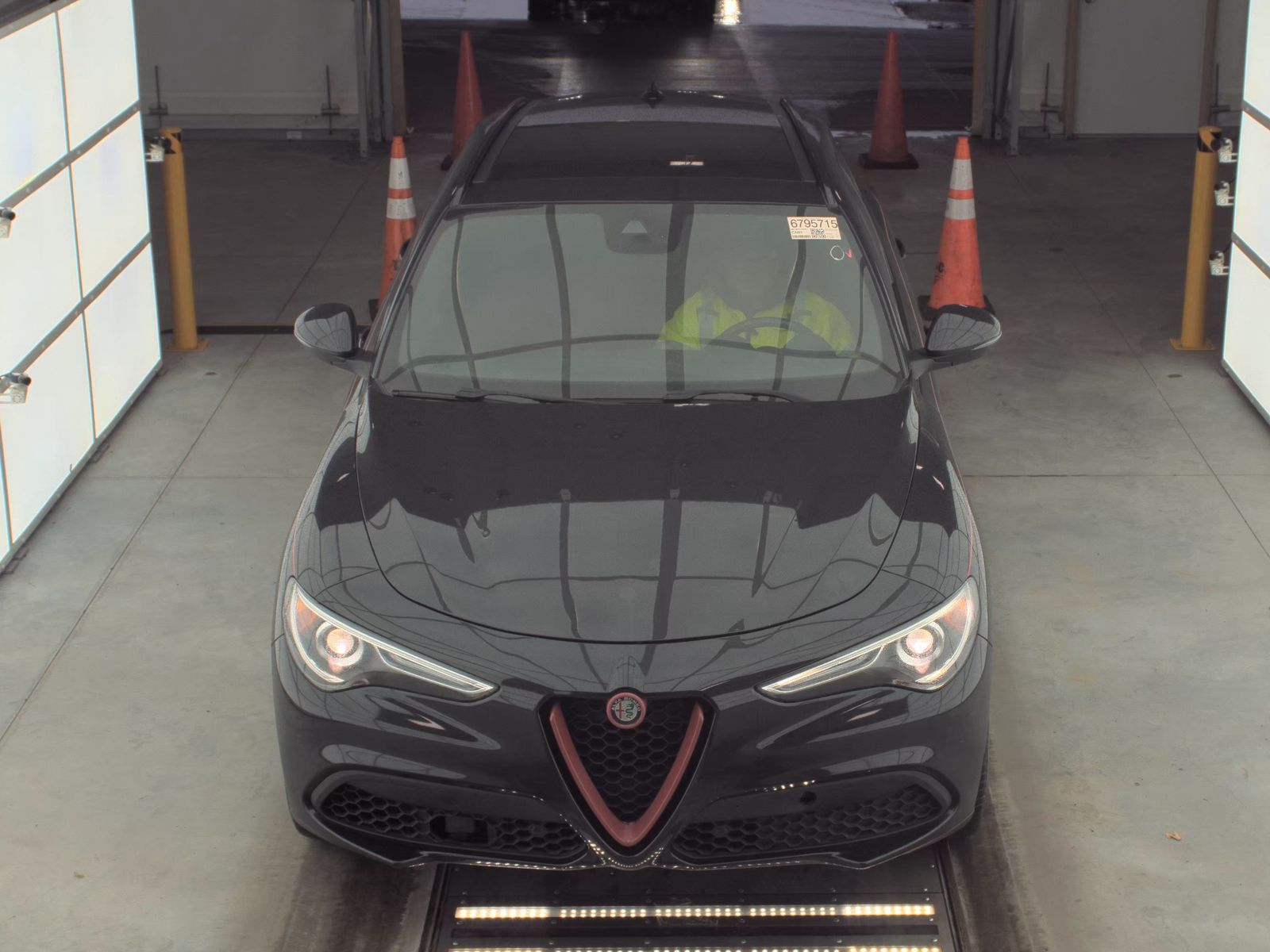 Alfa Romeo Stelvio 2021 — photo 2