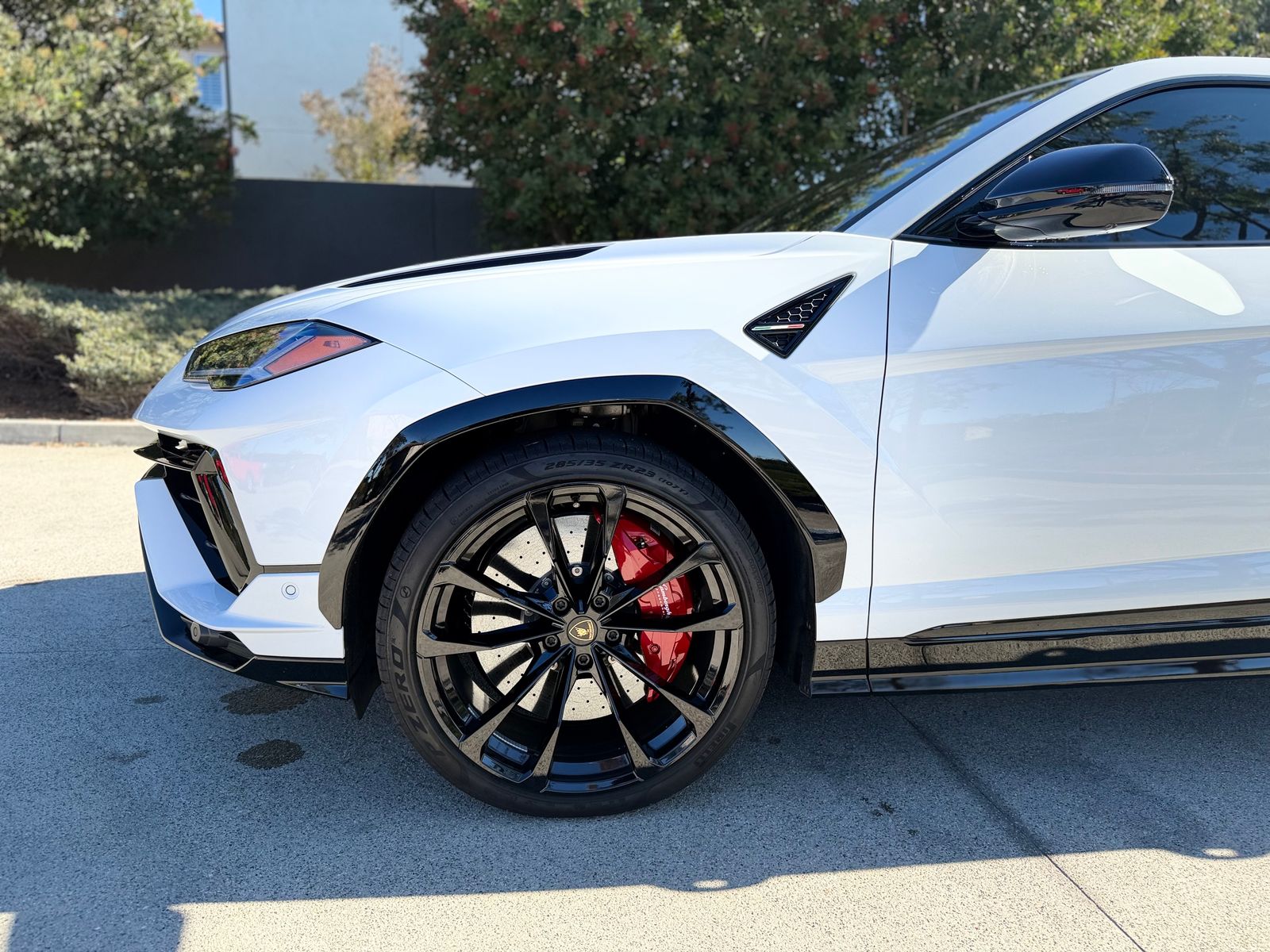 Lamborghini Urus 2024 — photo 2