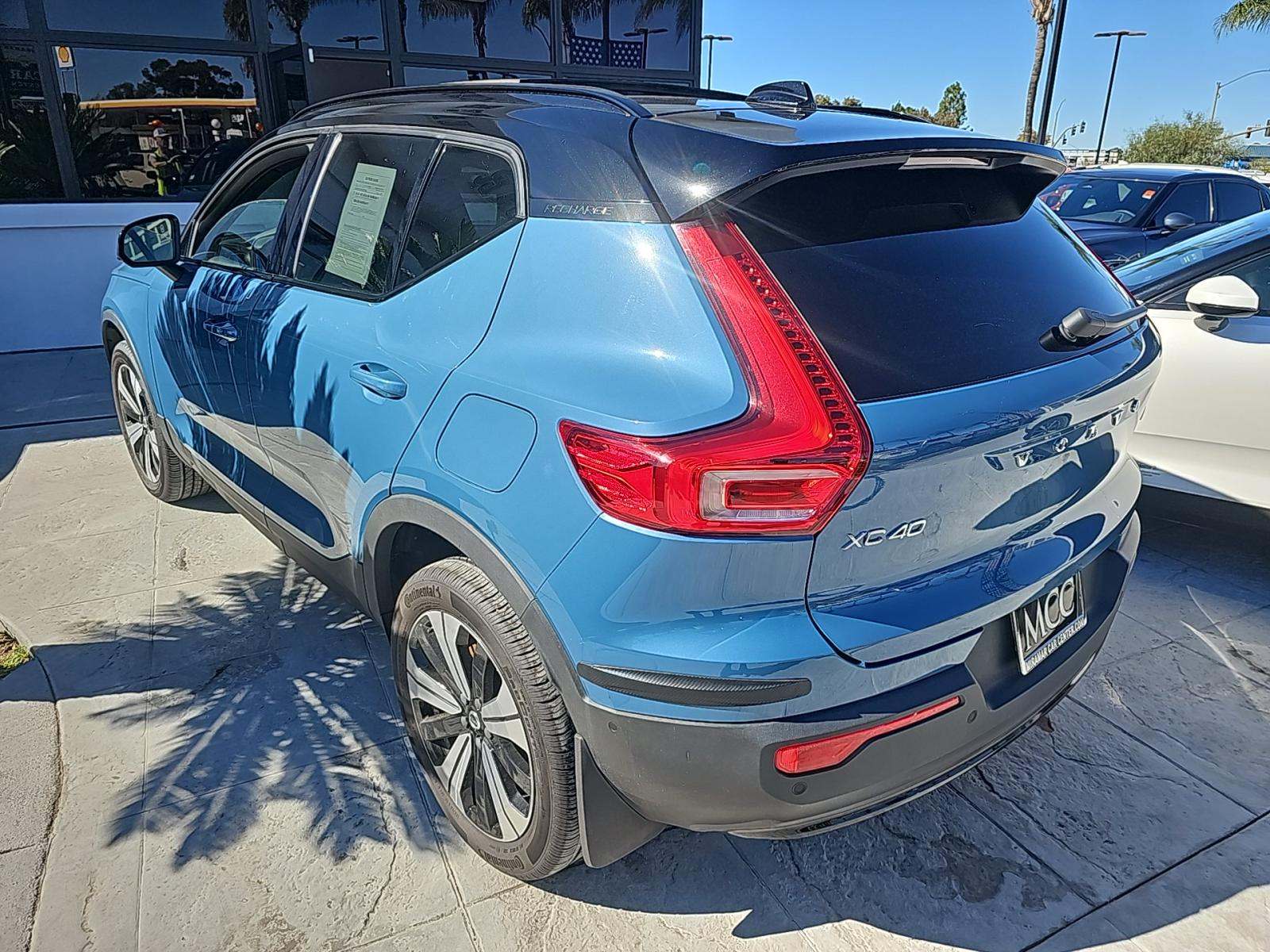 Volvo XC40 2023 — photo 2