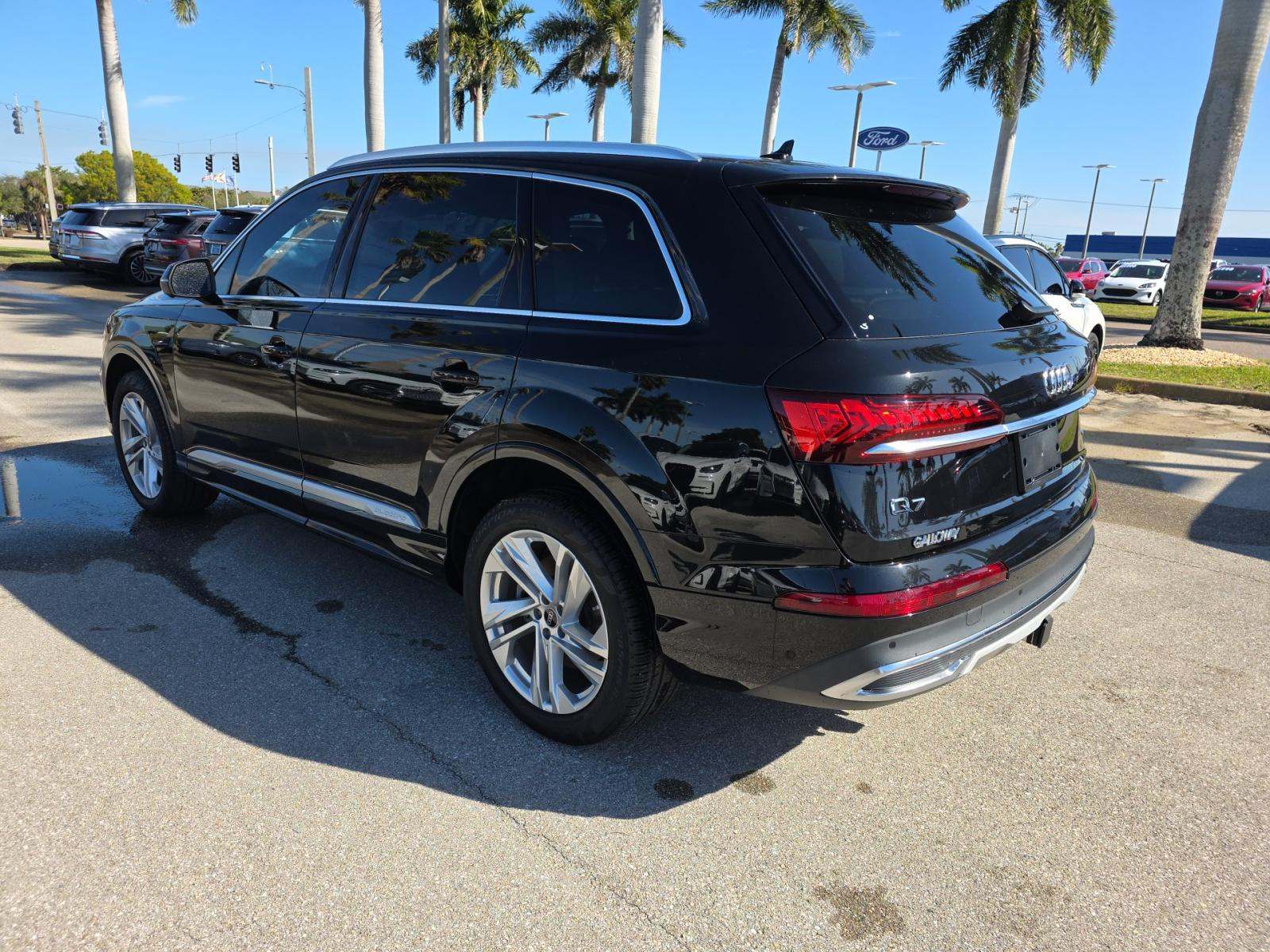 Audi Q7 2023 — photo 2