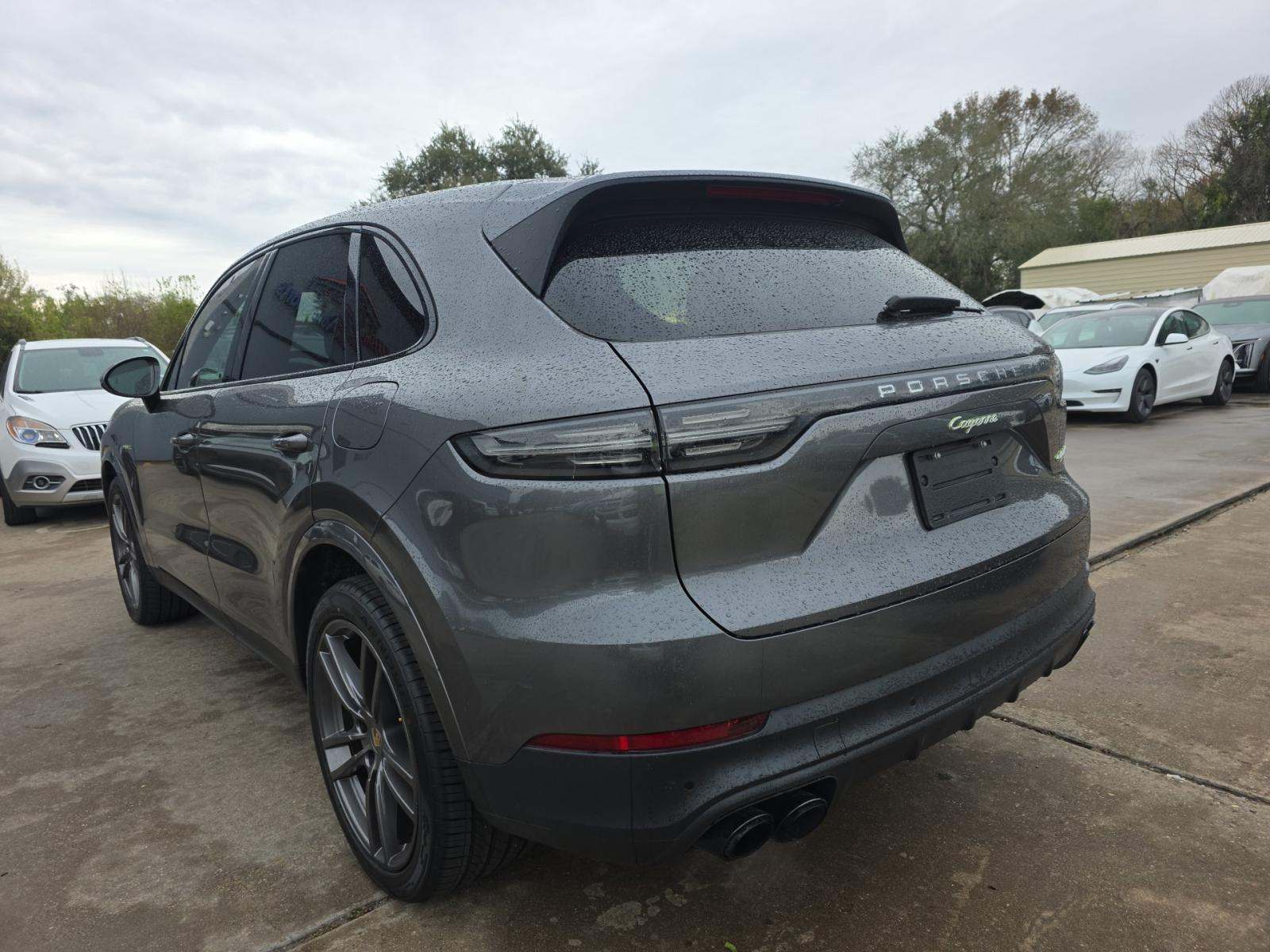 Porsche Cayenne 2019 — photo 2