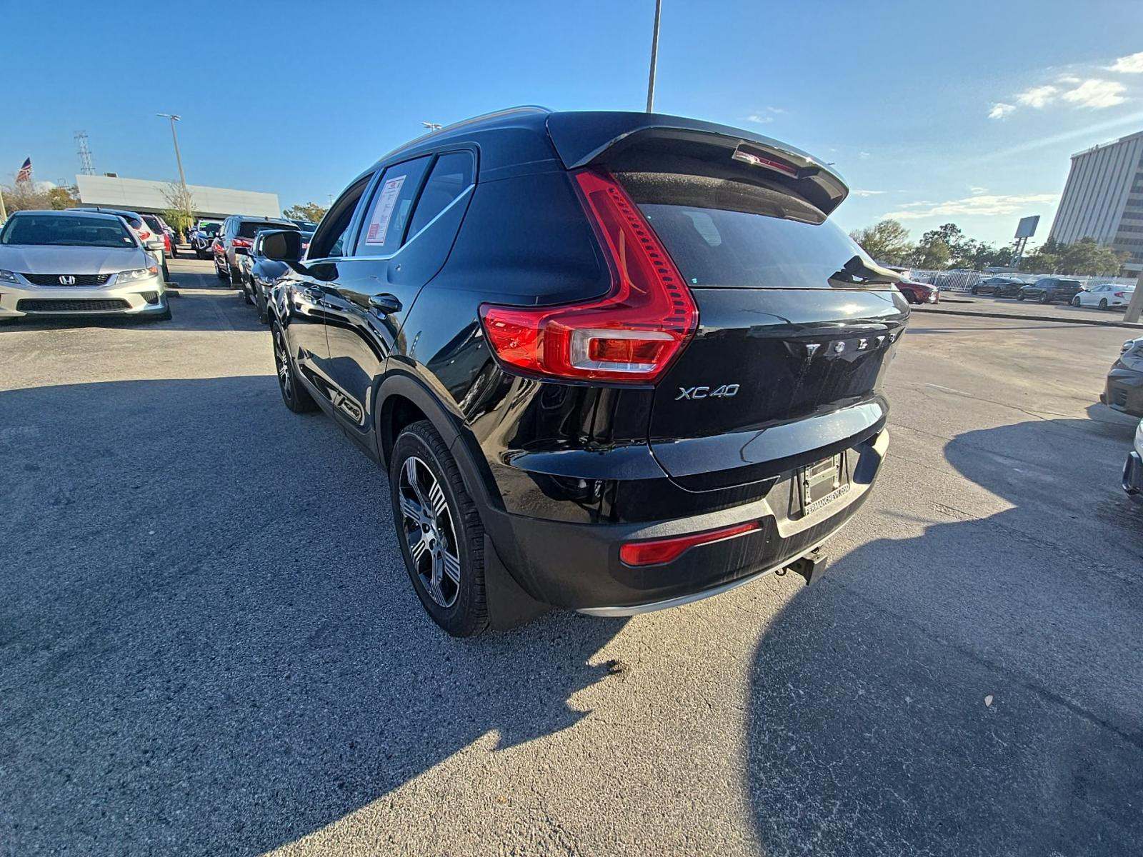 Volvo XC40 2021 — photo 2