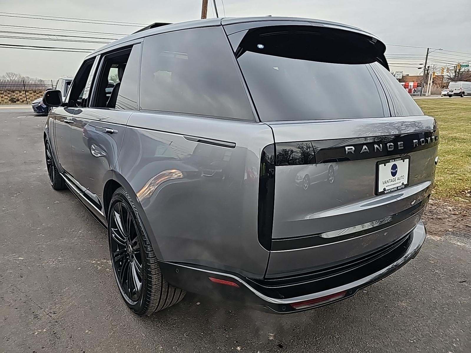 Land Rover Range Rover 2023 — photo 2
