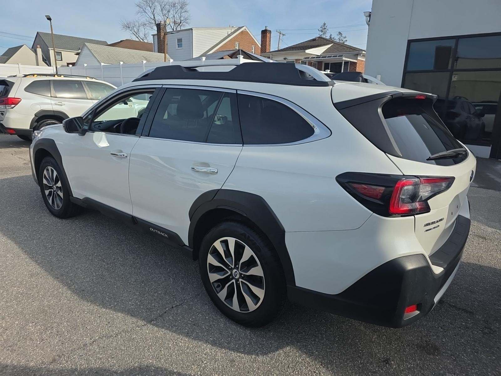 Subaru Outback 2023 — photo 2