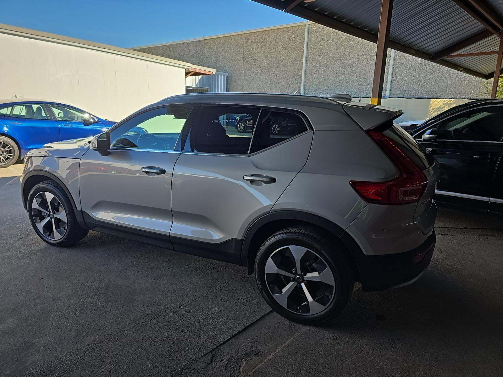 Volvo XC40 2025 — photo 2