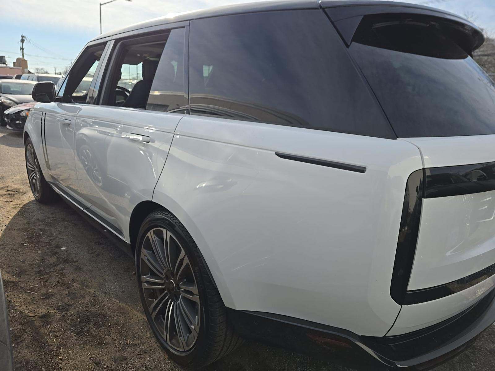 Land Rover Range Rover 2023 — photo 2