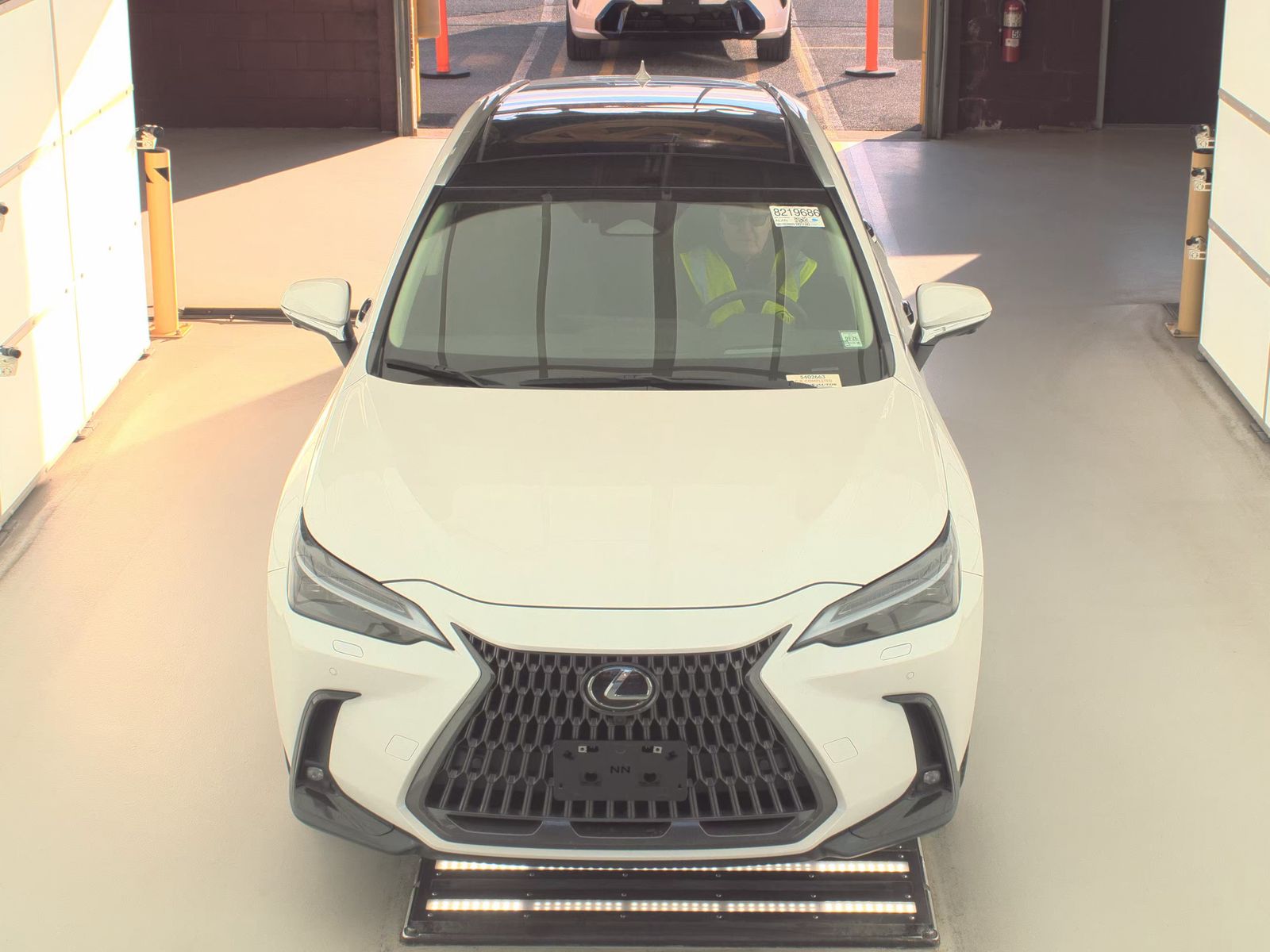 Lexus NX 350 2024 — photo 2
