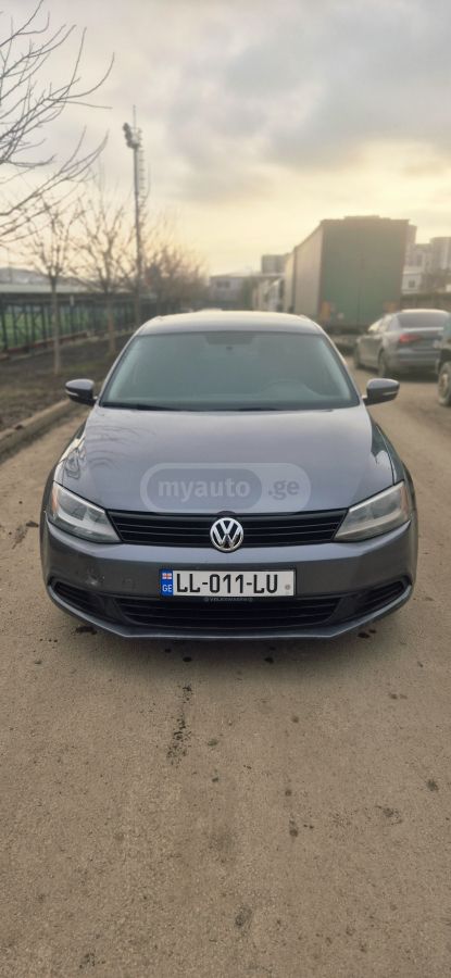 Volkswagen Jetta 2013 — photo 2
