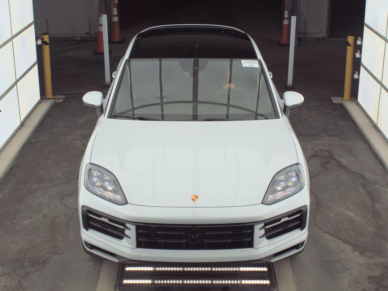 Porsche Cayenne 2025 — photo 2