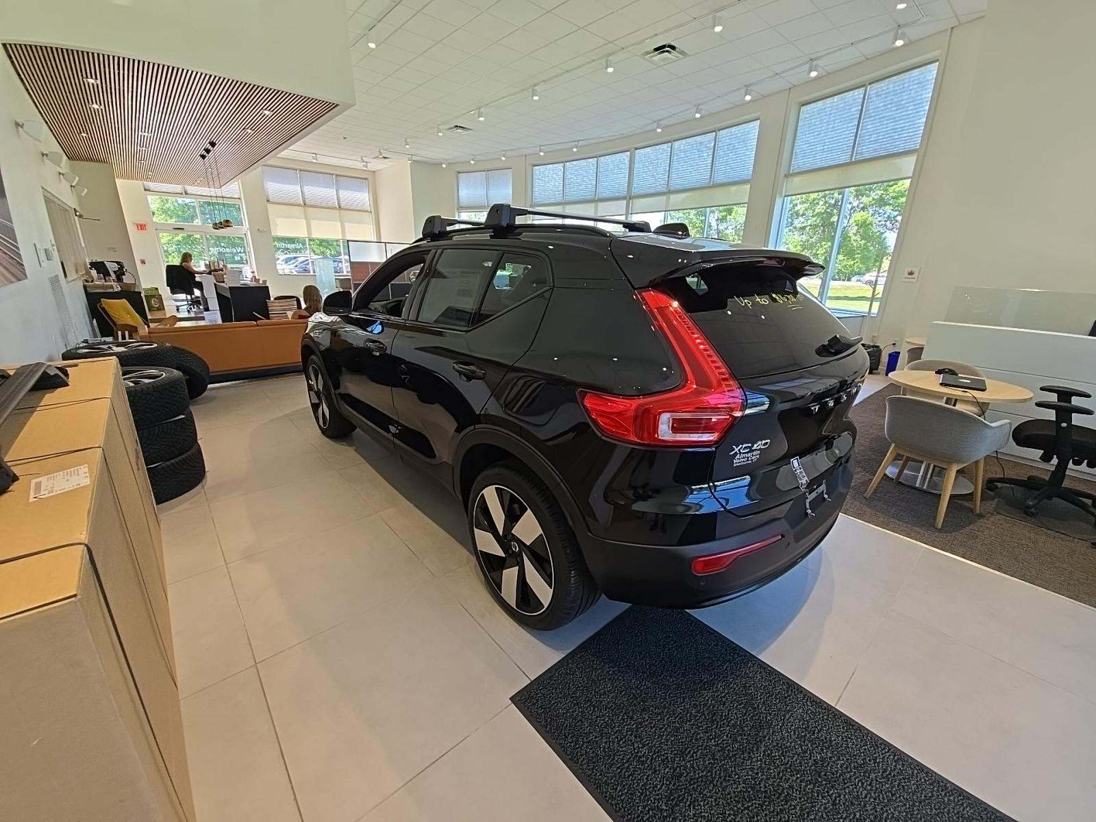 Volvo XC40 2024 — photo 2