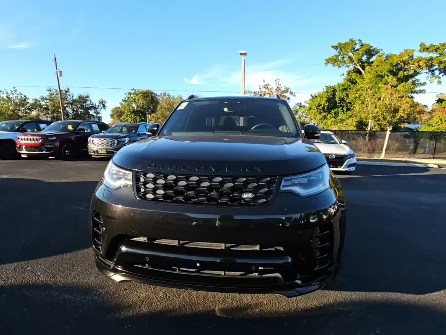 Land Rover Discovery 2023 — photo 2