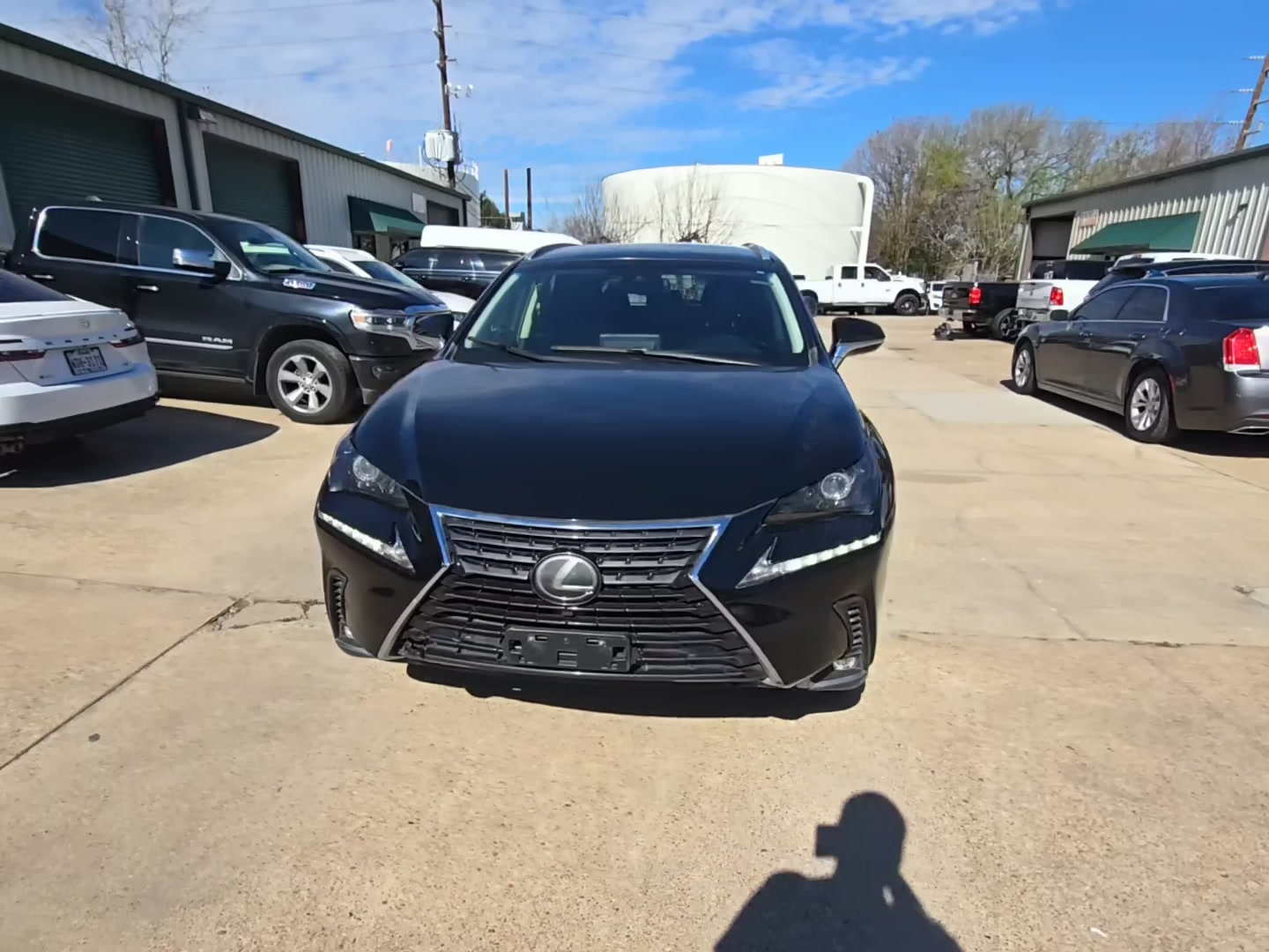 Lexus NX 300 2018 — photo 2