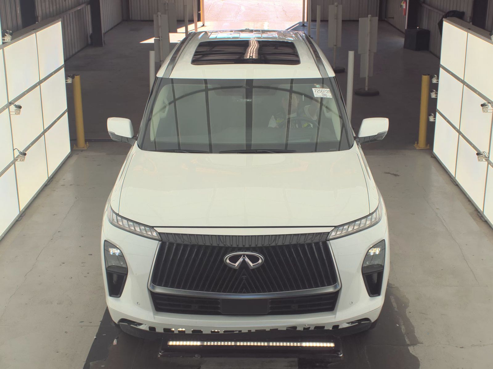 Infiniti QX 80 2025 — photo 2