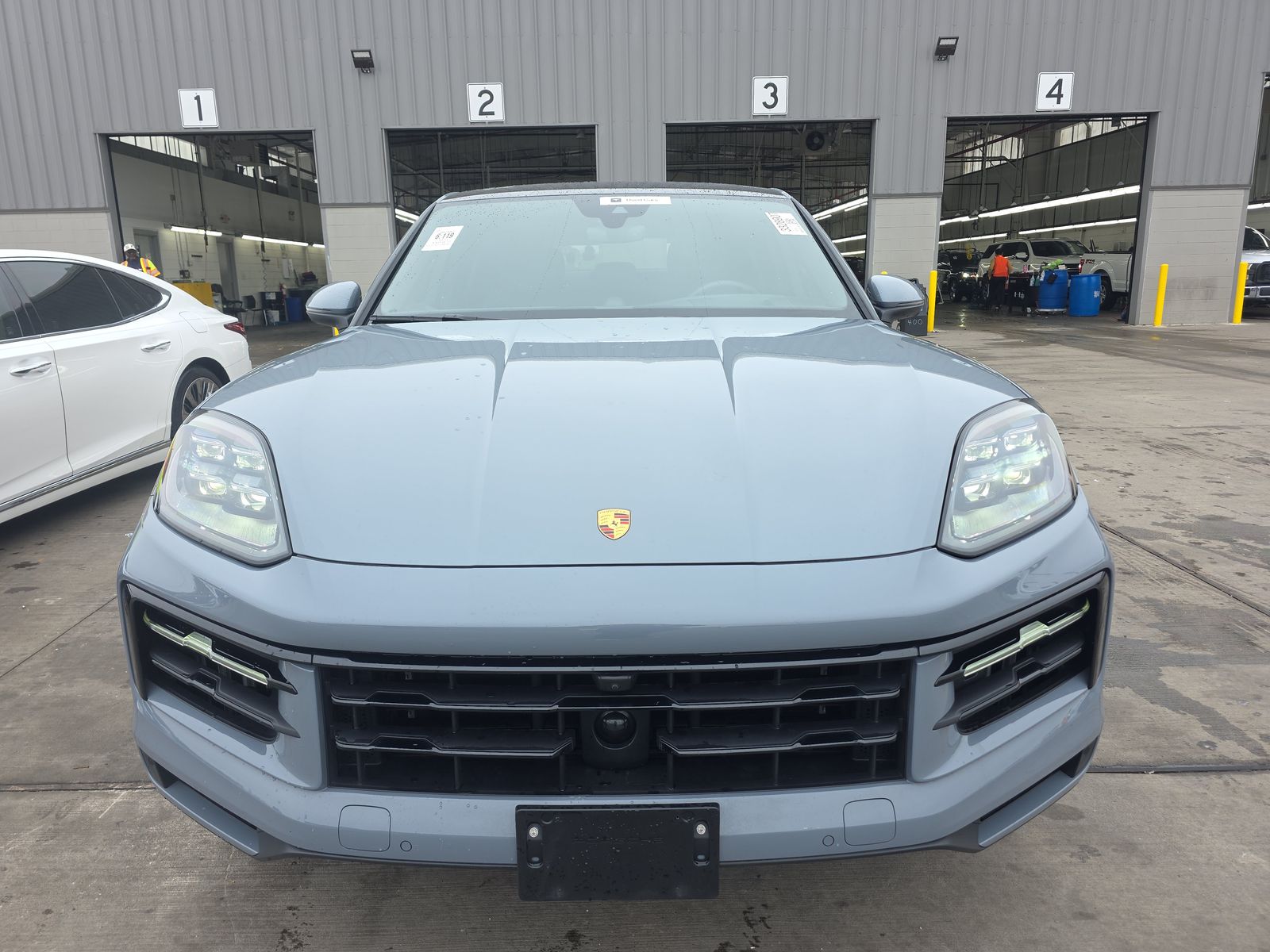 Porsche Cayenne 2025 — photo 2
