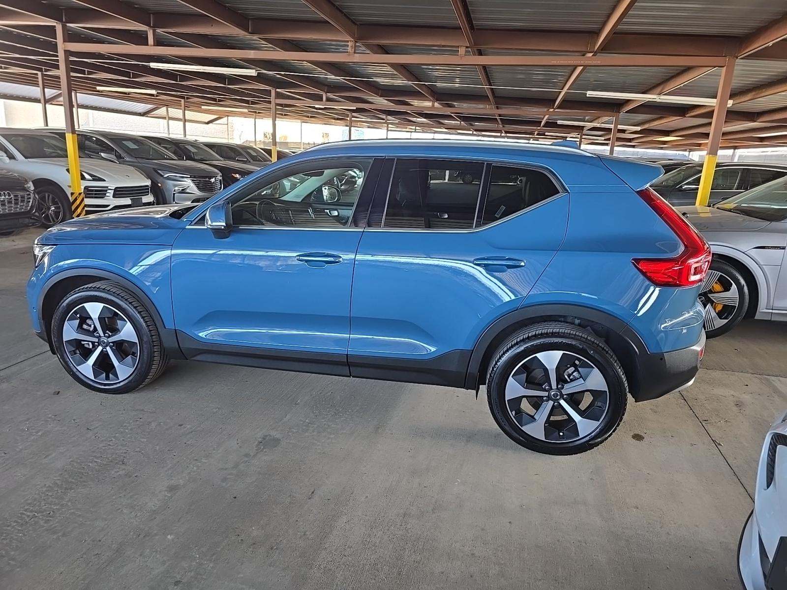 Volvo XC40 2025 — photo 2
