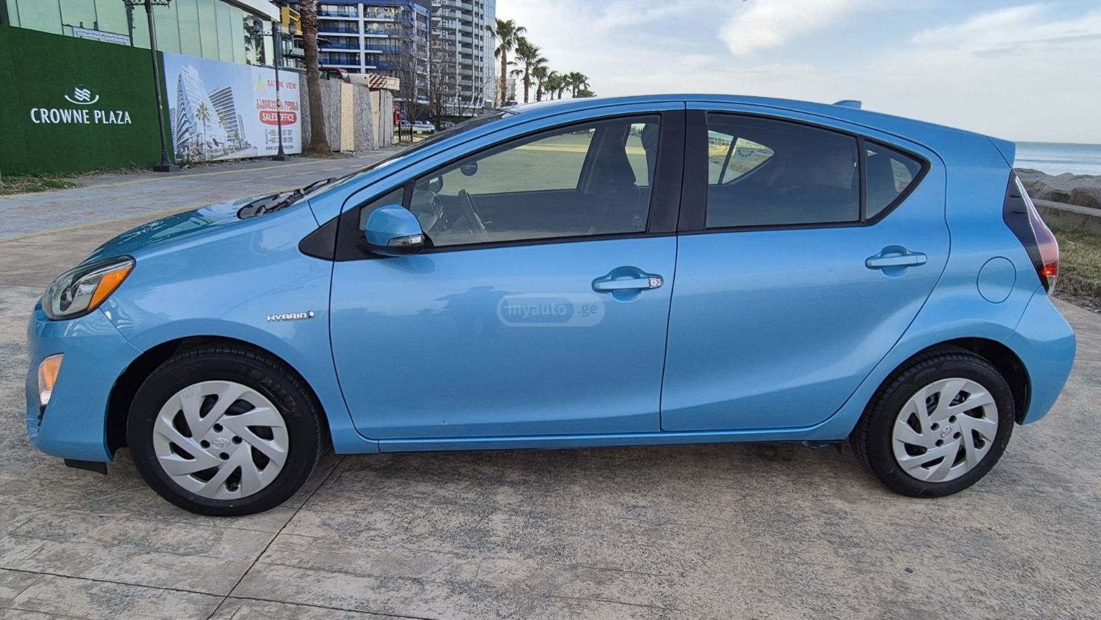Toyota Prius C 2016 — photo 2