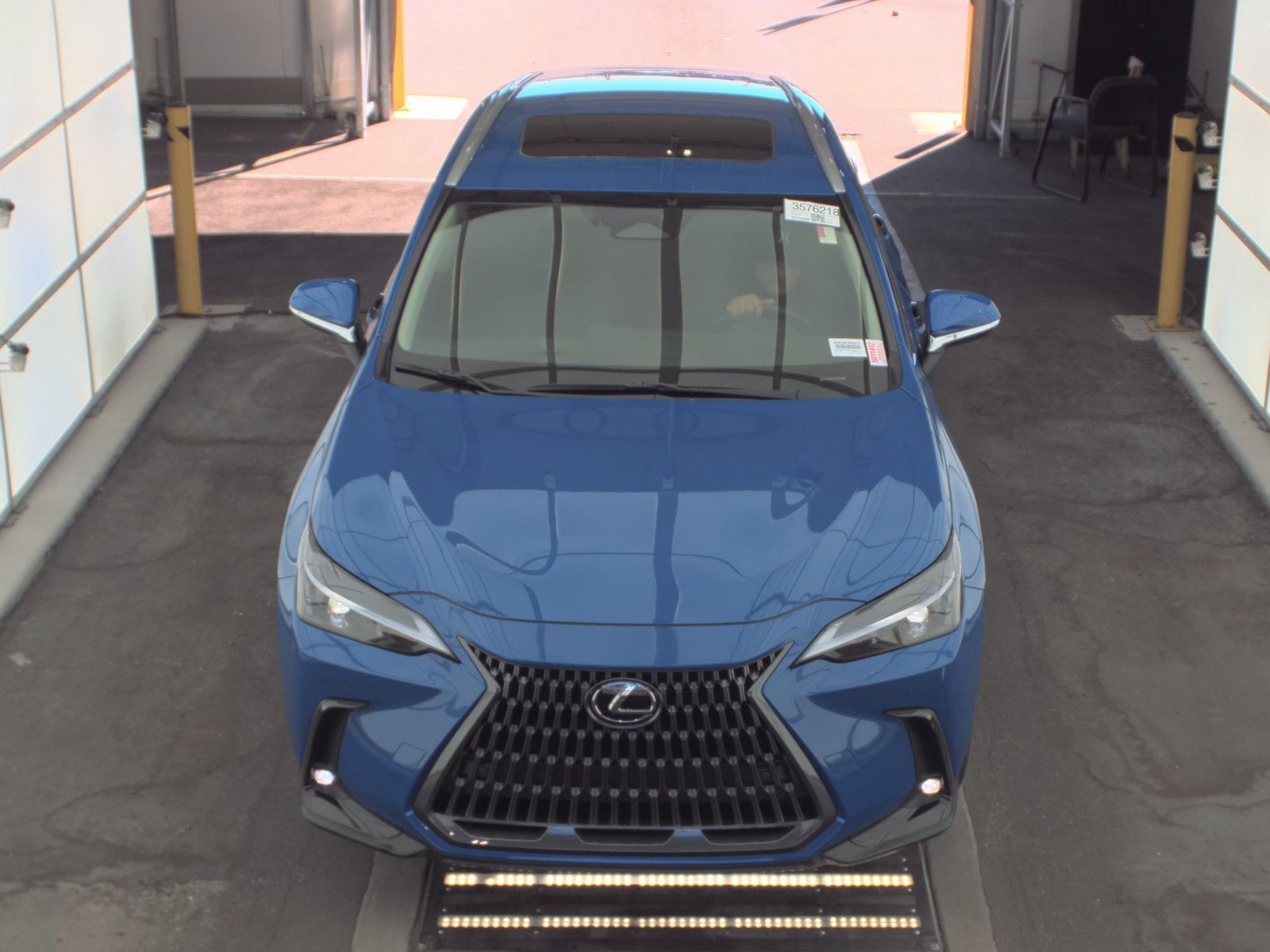 Lexus NX 250 2025 — photo 2