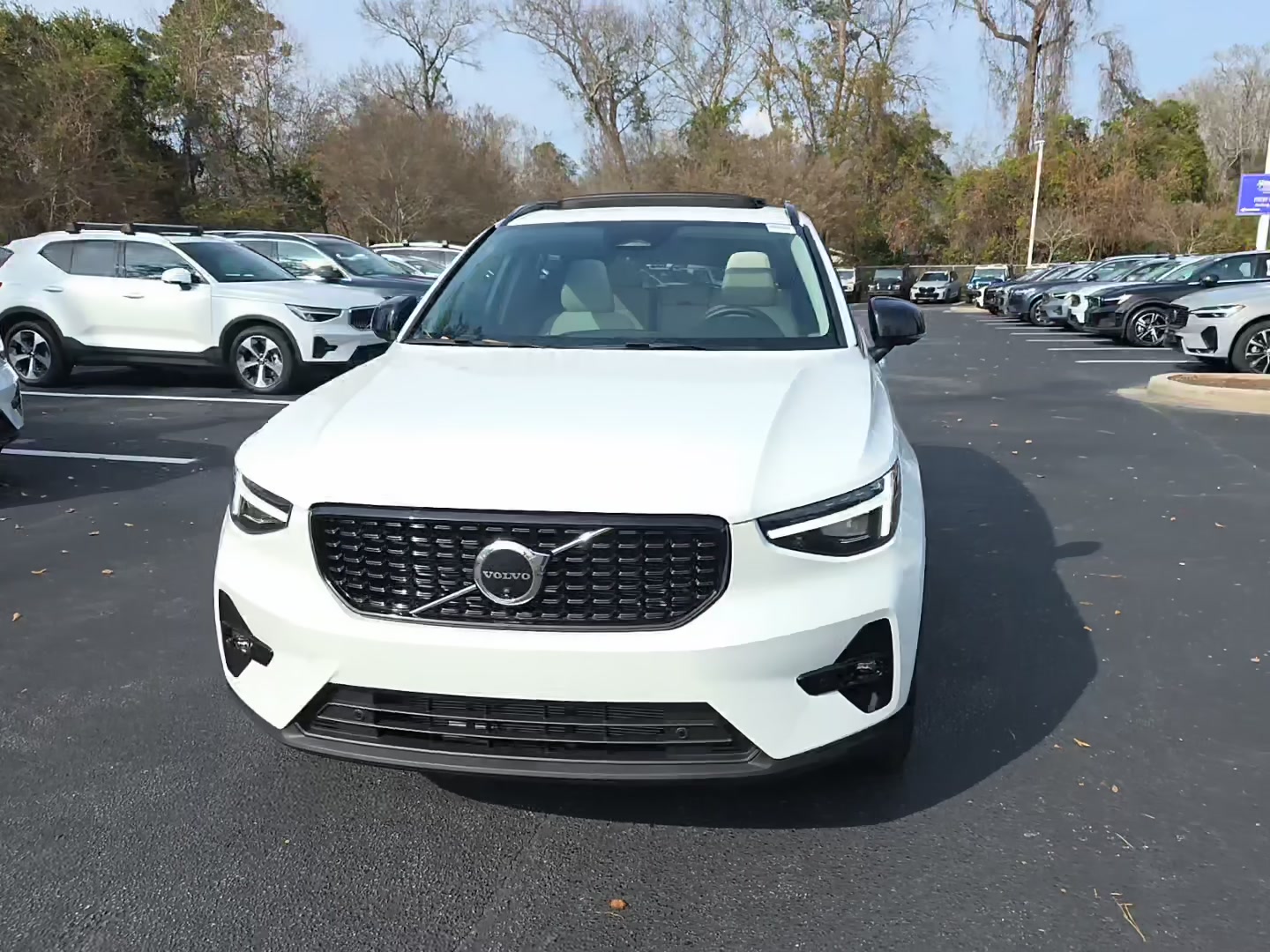Volvo XC 40 2026 — photo 2