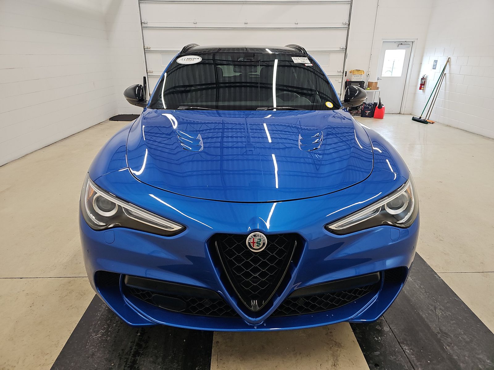 Alfa Romeo Stelvio 2023 — photo 2