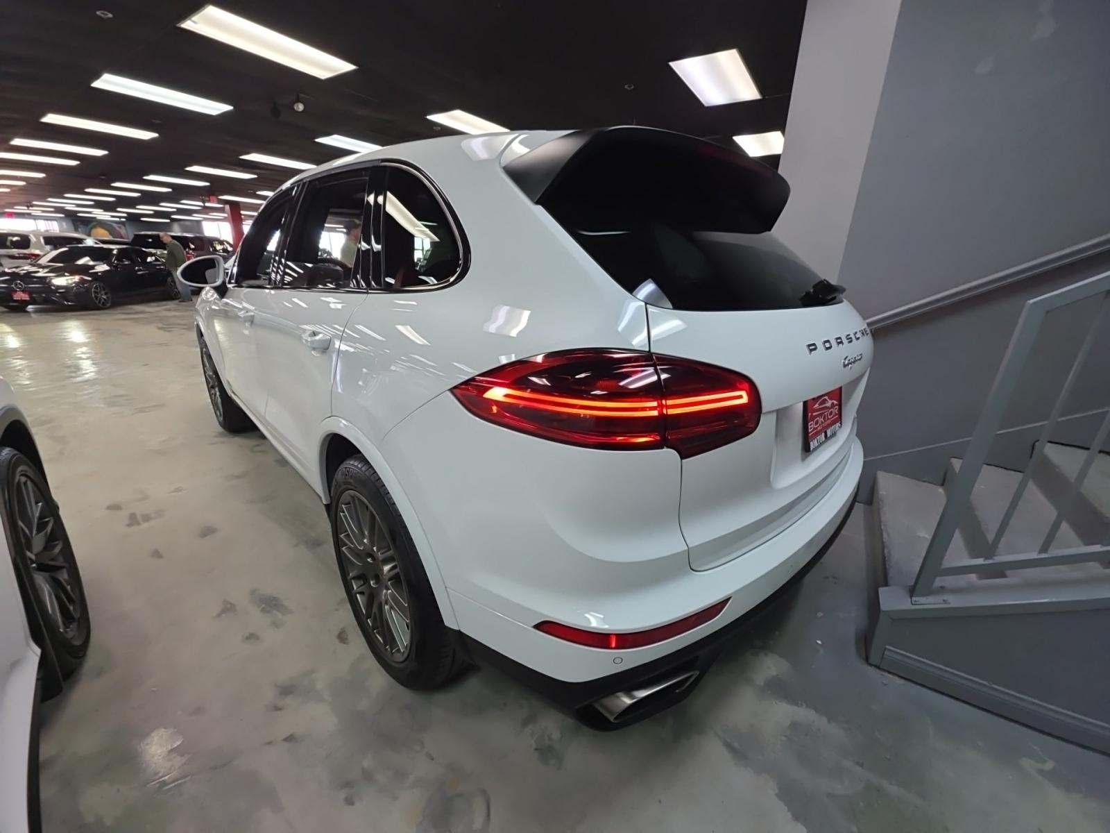 Porsche Cayenne 2018 — photo 2