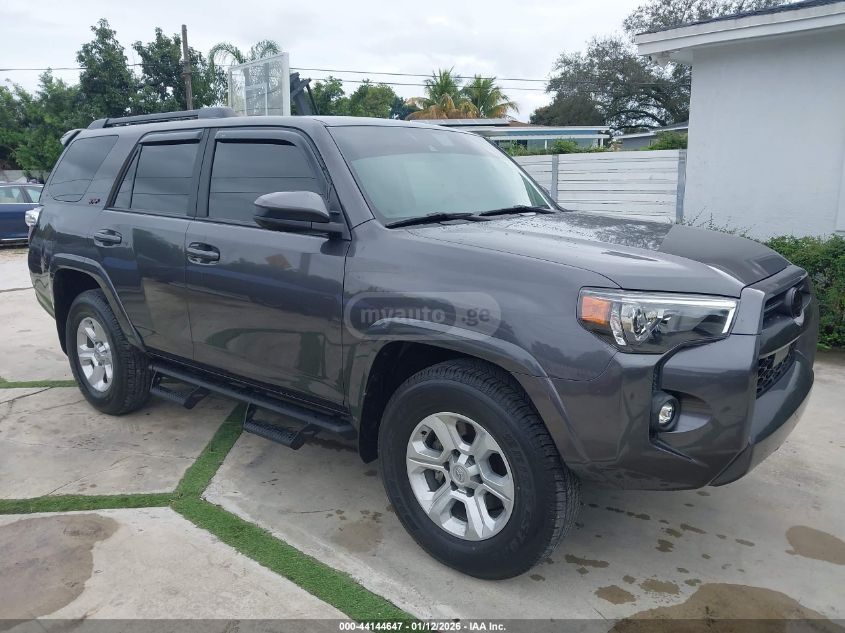 Toyota 4Runner 2022 — photo 2