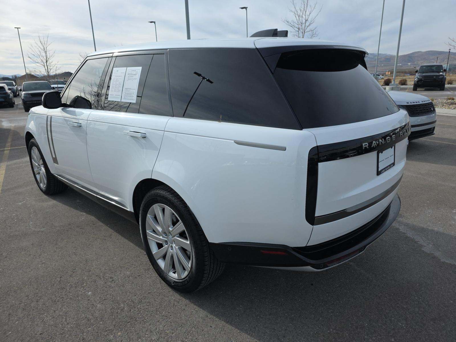 Land Rover Range Rover 2023 — photo 2