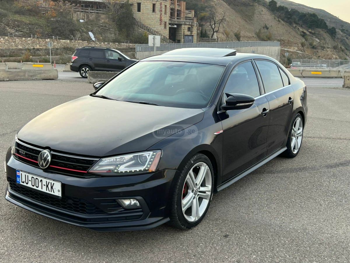 Volkswagen Jetta 2017 — photo 2