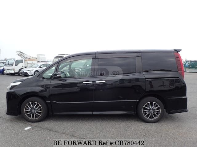 Toyota Noah 2017 — photo 2