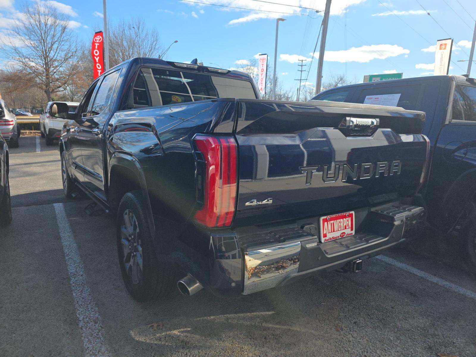 Toyota Tundra 2023 — photo 2