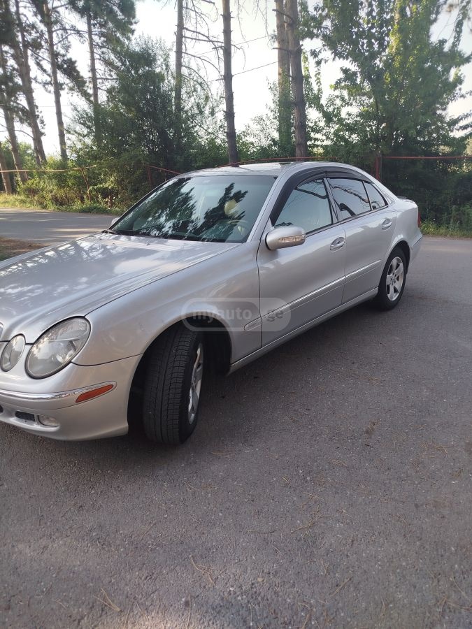Mercedes-Benz E 320