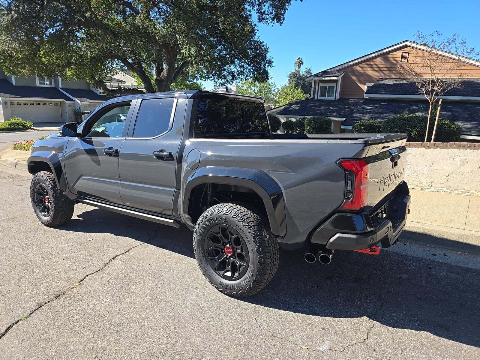 Toyota Tacoma 2025 — photo 2