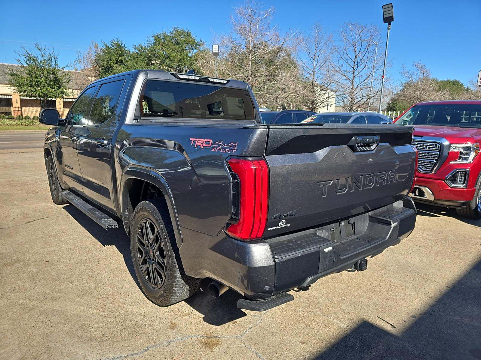 Toyota Tundra 2023 — photo 2